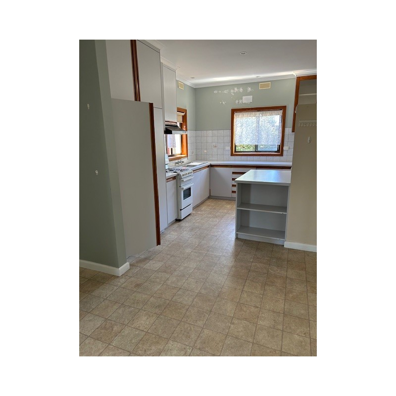 43 Yarrowee Street SEBASTOPOL, Sebastopol - Thumbnail 2